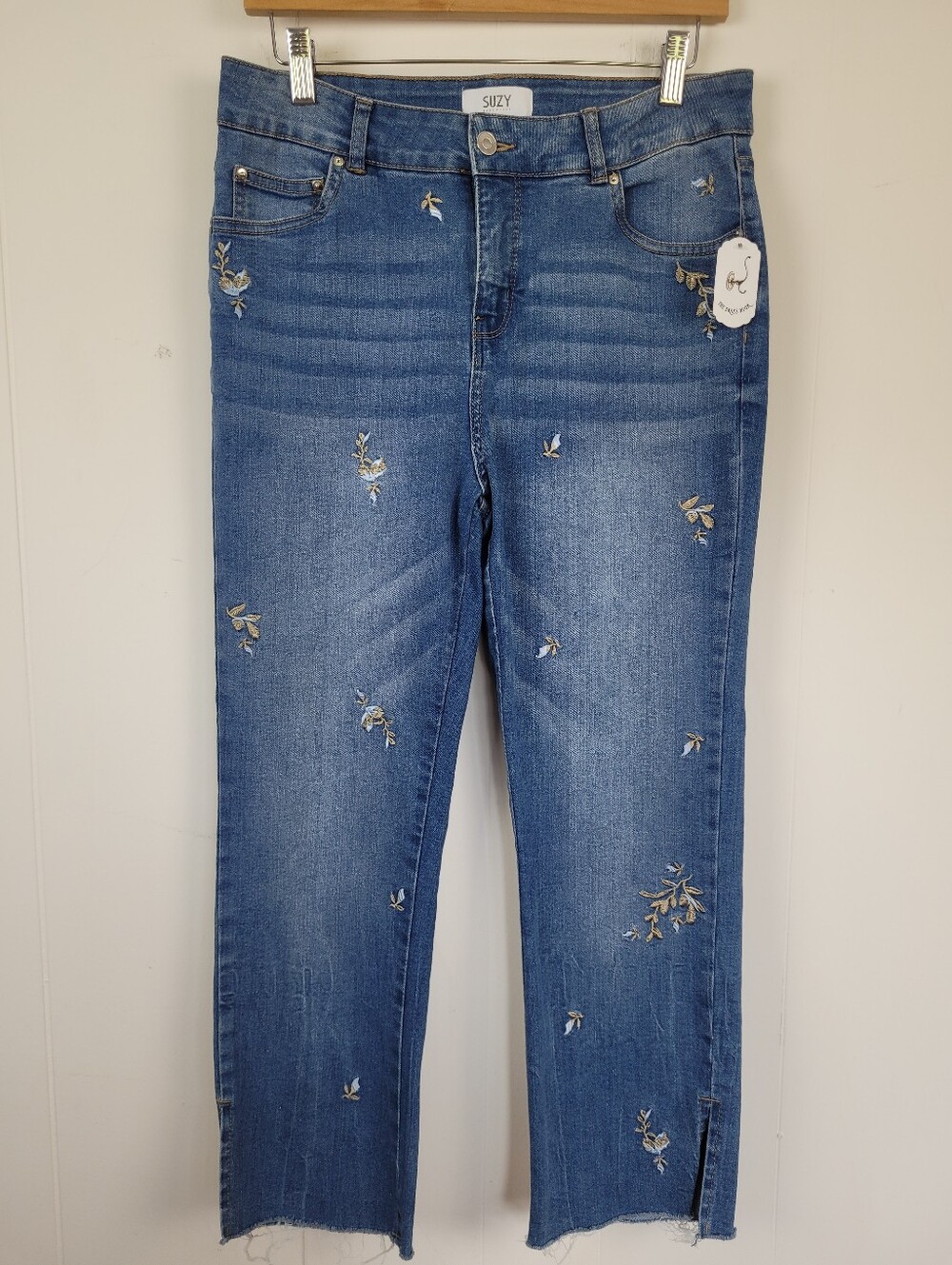Suzy Shier Size 13 Embroidered Cropped Straight Leg Jeans
